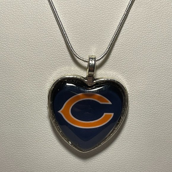 Chicago Bears NFL Heart Charm w/ 925 Chain NEW!! - Picture 1 of 1